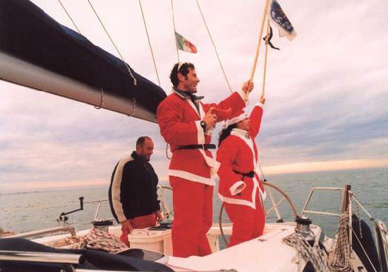 Velisti in regata vestiti da Babbo Natale, al via la 5° edizione della veleggiata di Natale
