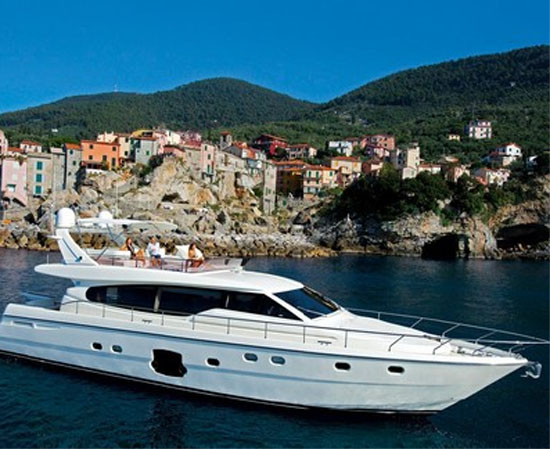 Luxury Yacht Corporation al 13° Salone Nautico del Mediterraneo, il lusso bacia Catania