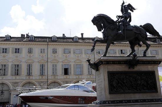 Azimut Yachts presenta in anteprima mondiale il nuovo 62S in piazza San Carlo a Torino